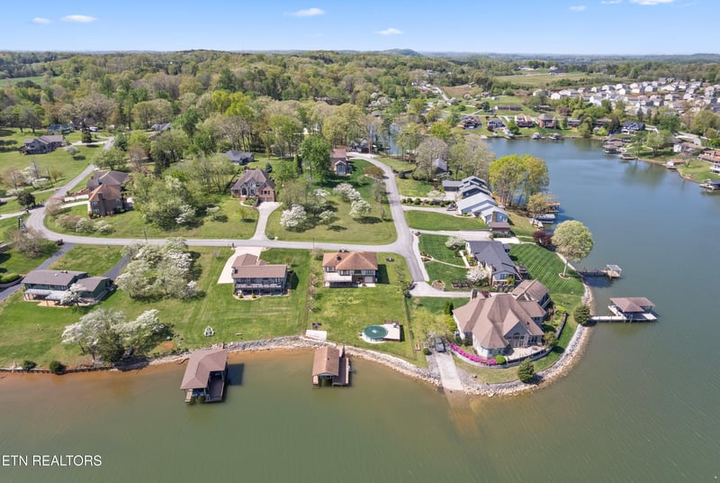 4202 Brooksview Rd, Lenoir City, TN 37772