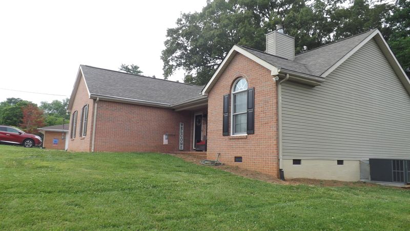 4205 Crestfield Rd, Knoxville, TN 37921