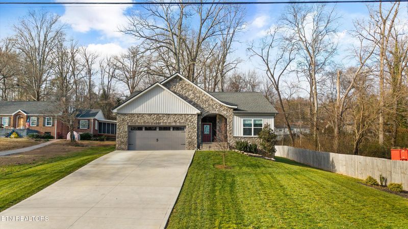 4207 Barbara Dr, Knoxville, TN 37918