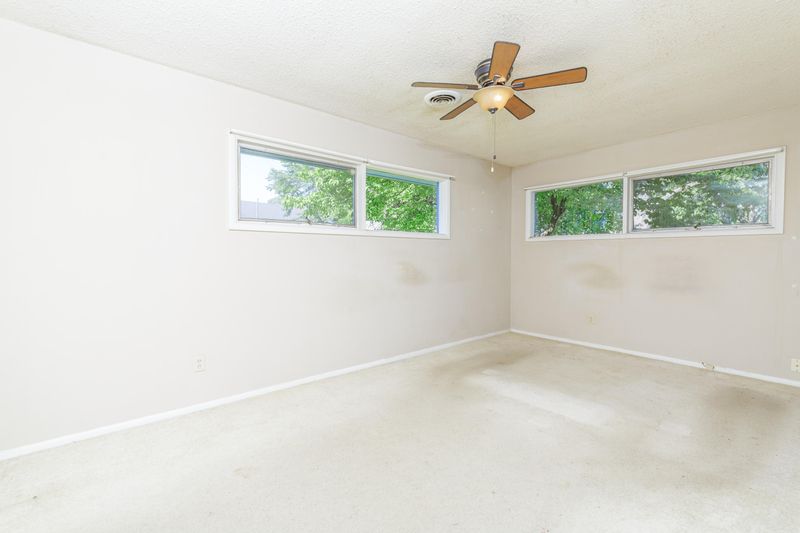 4209 Roaming Dr, Knoxville, TN 37912