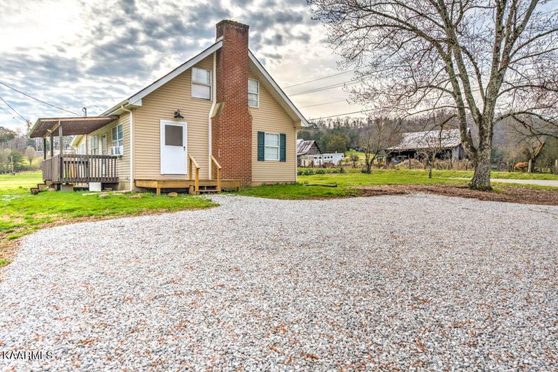 421 Brushy Valley Rd, Clinton, TN 37716