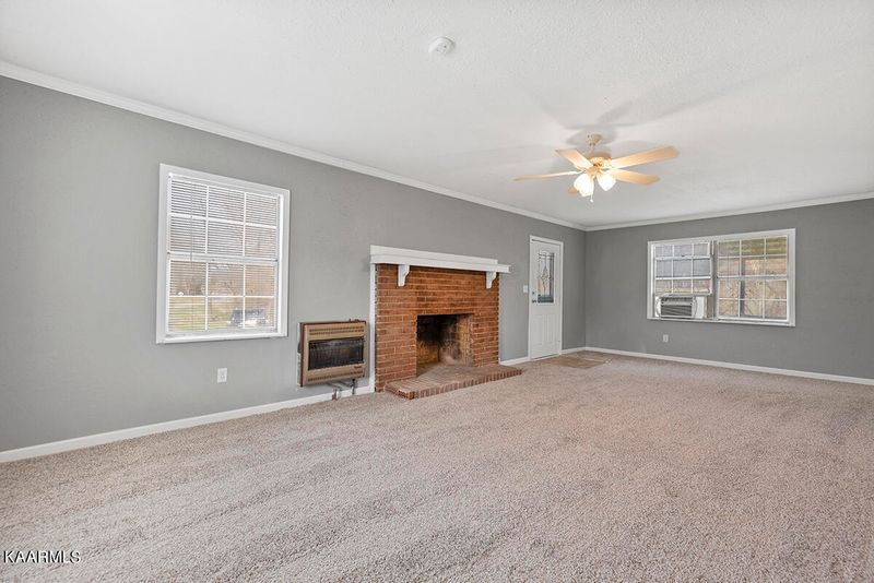 421 Brushy Valley Rd, Clinton, TN 37716