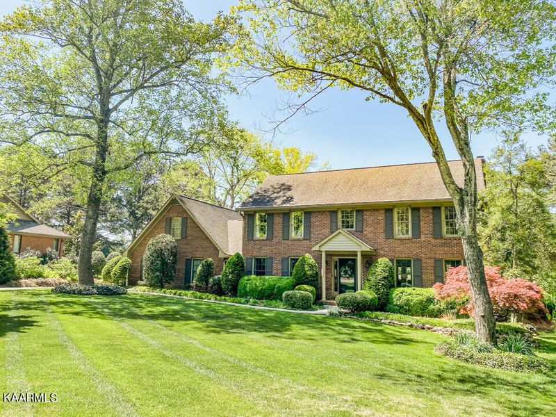 421 E Fox Den Dr, Knoxville, TN 37934