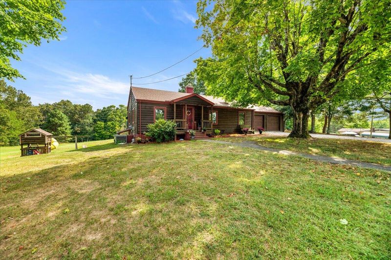 421 Eaves St, Athens, TN 37303