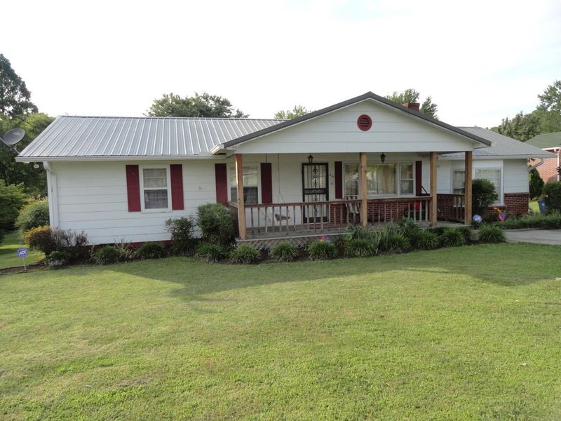 421 Highland Dr, Clinton, TN 37716