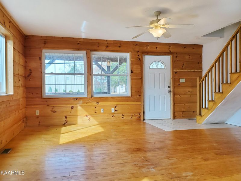 421 Lake Harbor Dr, Kingston, TN 37763