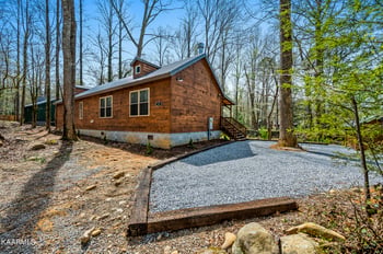 421 Rocky Flats Rd, Cosby, TN 37722
