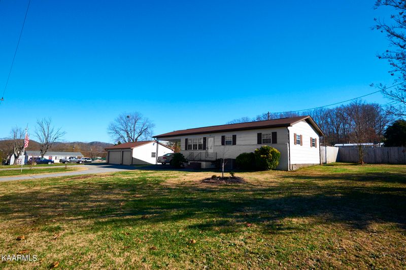 421 Russell Rd, Rockford, TN 37853