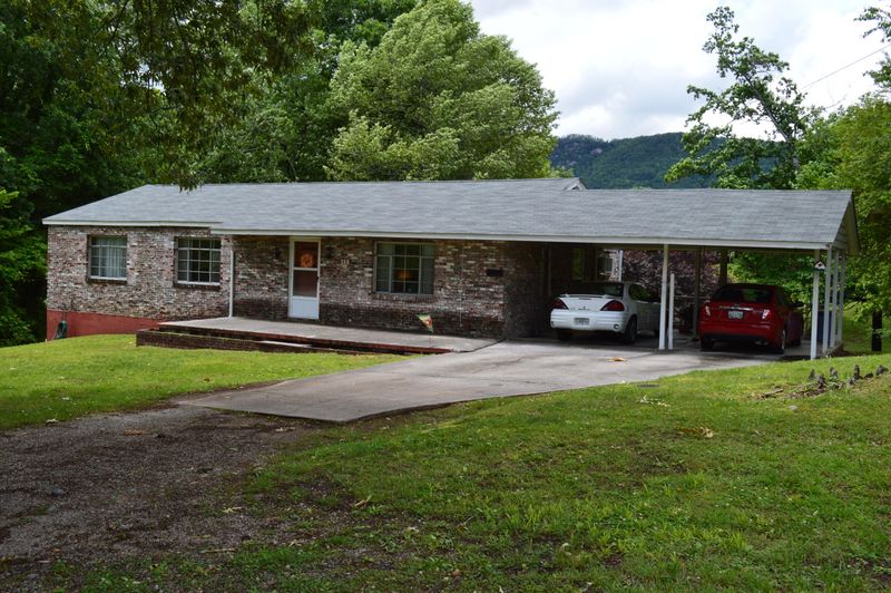 421 S Ridge Ave, Rockwood, TN 37854