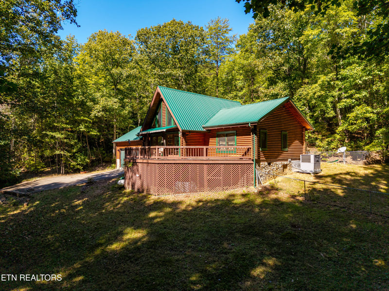 421 Smithfield Rd, Tellico Plains, TN 37385