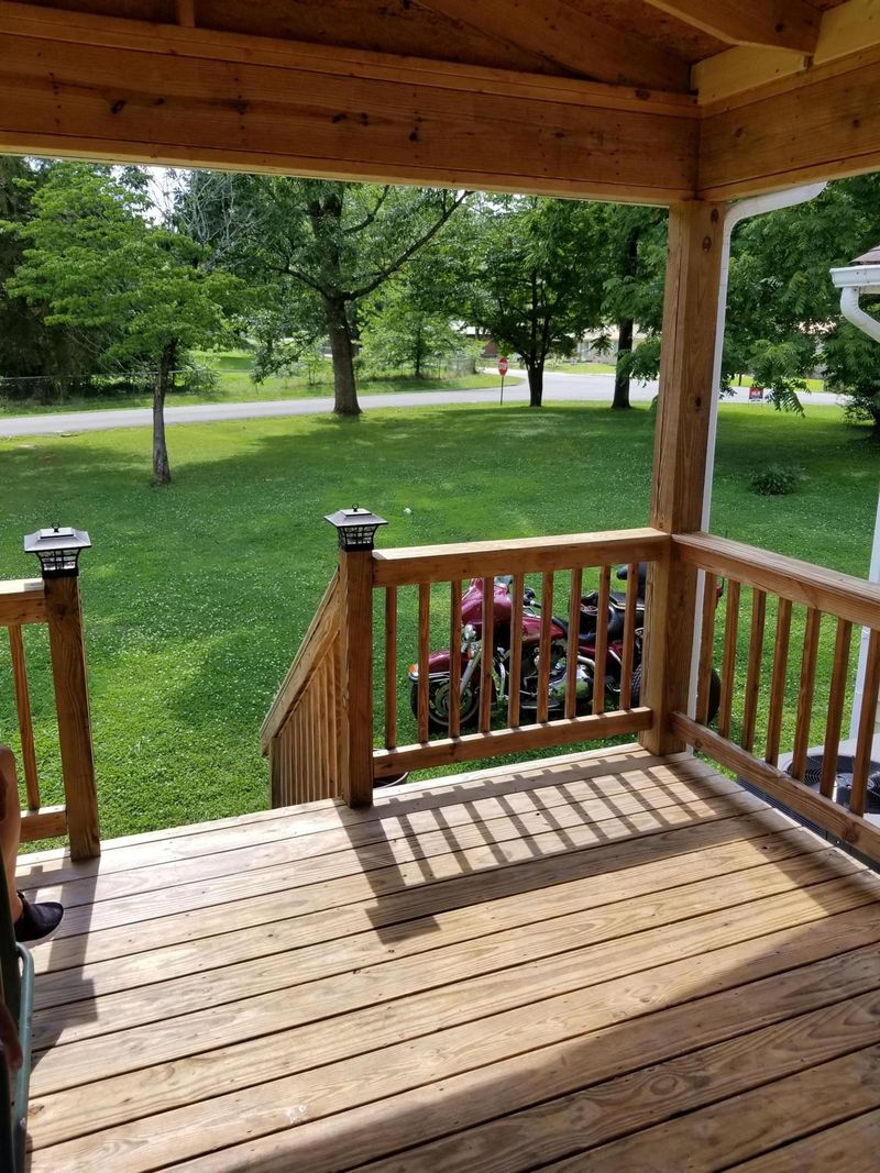 421 Valley Dr, Oliver Springs, TN 37840