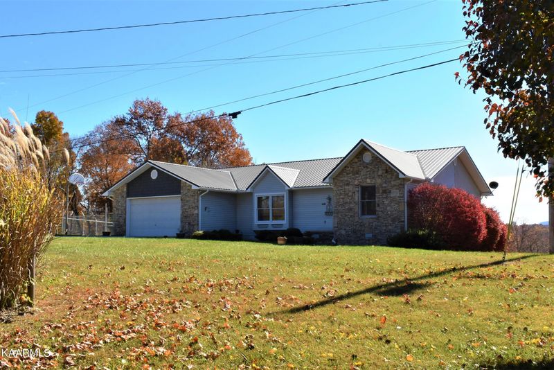 4210 Chestnut Hill Rd, Crossville, TN 38571