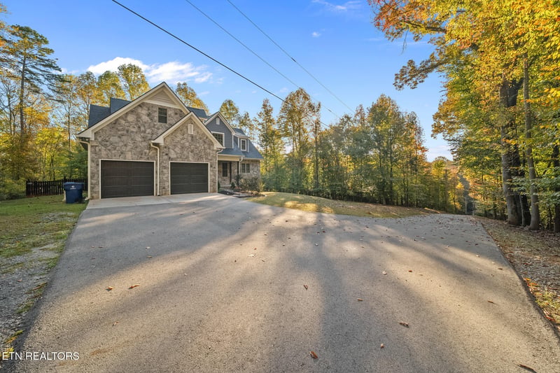 4211 Fox Hills Dr, Louisville, TN 37777