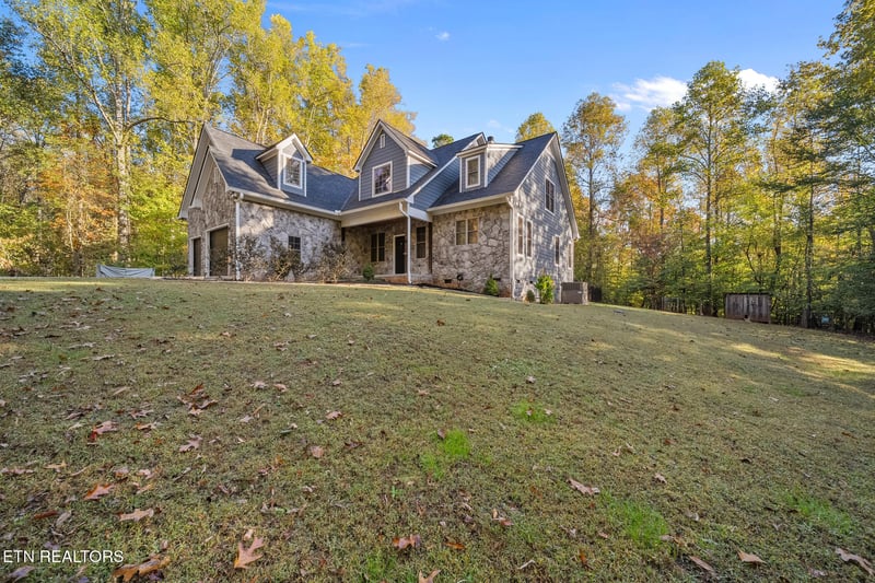 4211 Fox Hills Dr, Louisville, TN 37777