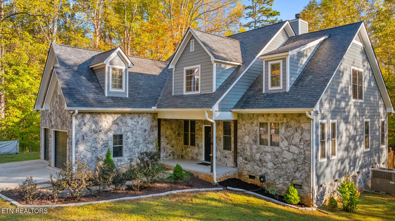 4211 Fox Hills Dr, Louisville, TN 37777