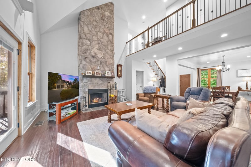 4211 Fox Hills Dr, Louisville, TN 37777
