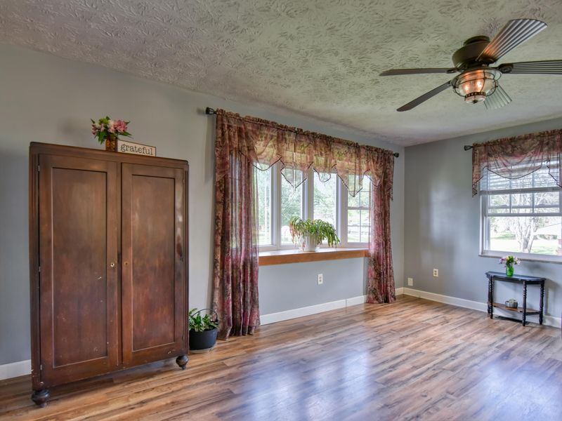 4212 Cranbrook Dr, Powell, TN 37849