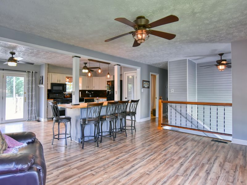 4212 Cranbrook Dr, Powell, TN 37849