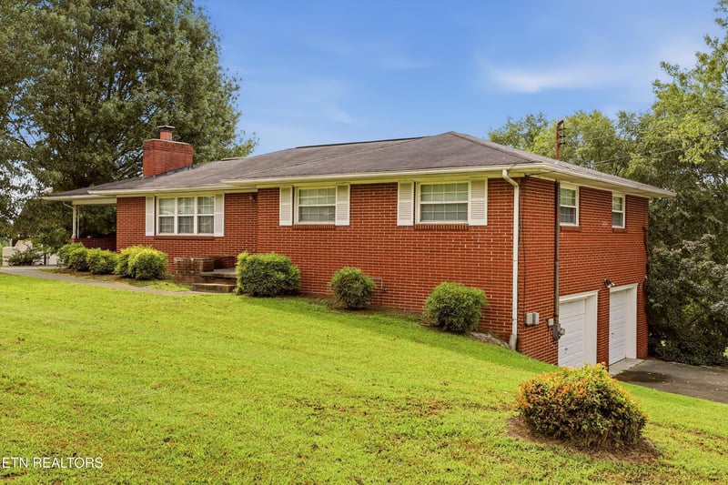 4214 Shangri La Dr, Knoxville, TN 37914