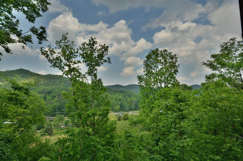 4214 Wild Azalea Ln, Sevierville, TN 37862