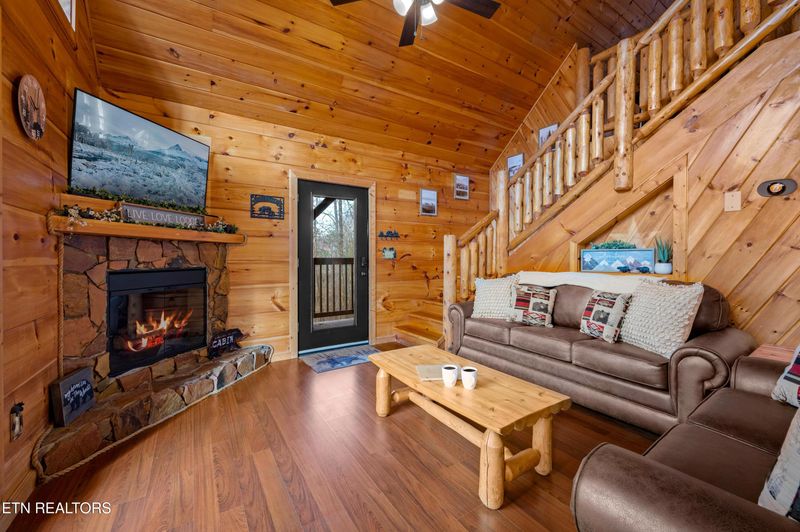 4215 Dollys Dr, Sevierville, TN 37876