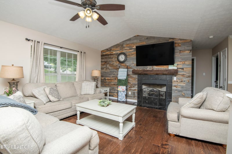 4215 Wildwood Rd, Maryville, TN 37804