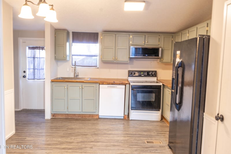 4217 Skyline Dr, Knoxville, TN 37914