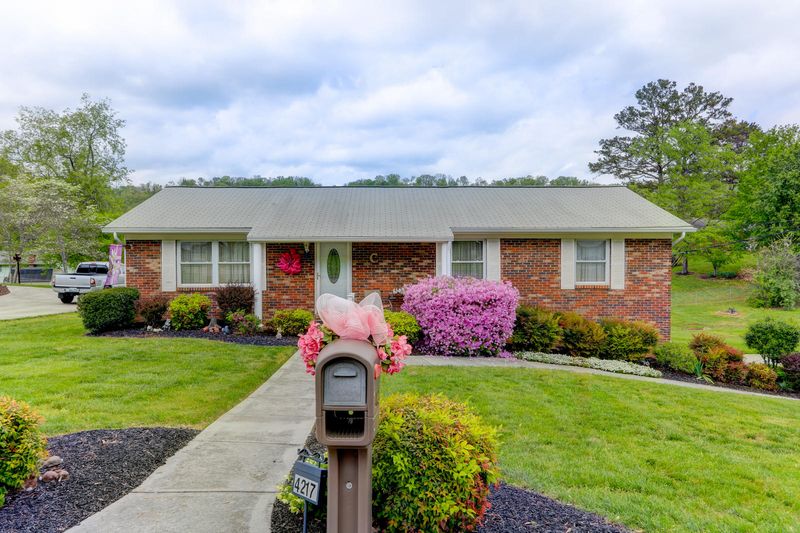 4217 Woodvale Dr, Knoxville, TN 37918