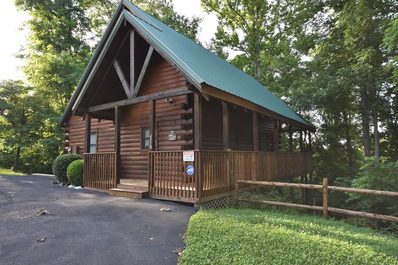 4218 Dollys Dr, Sevierville, TN 37876
