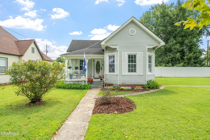 422 E Springdale Ave, Knoxville, TN 37917