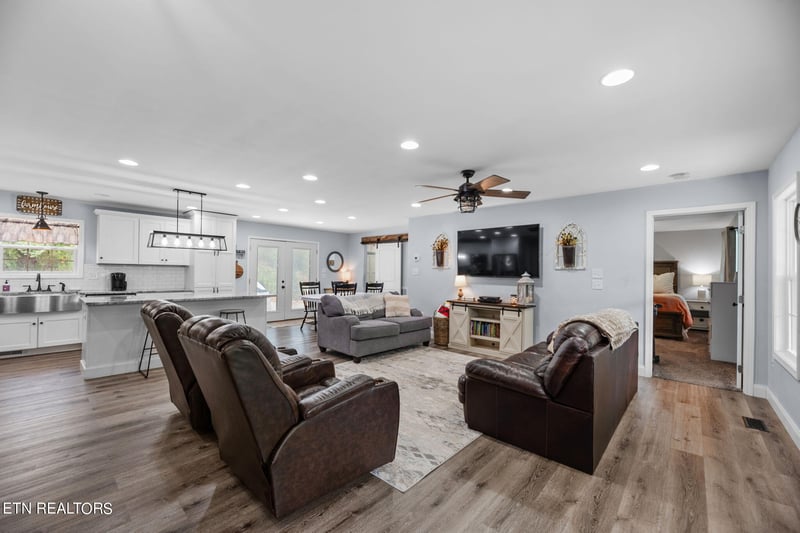 422 Easterly Cir, Rocky Top, TN 37769