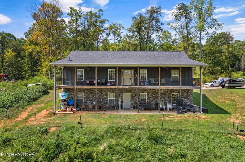 422 Easterly Cir, Rocky Top, TN 37769