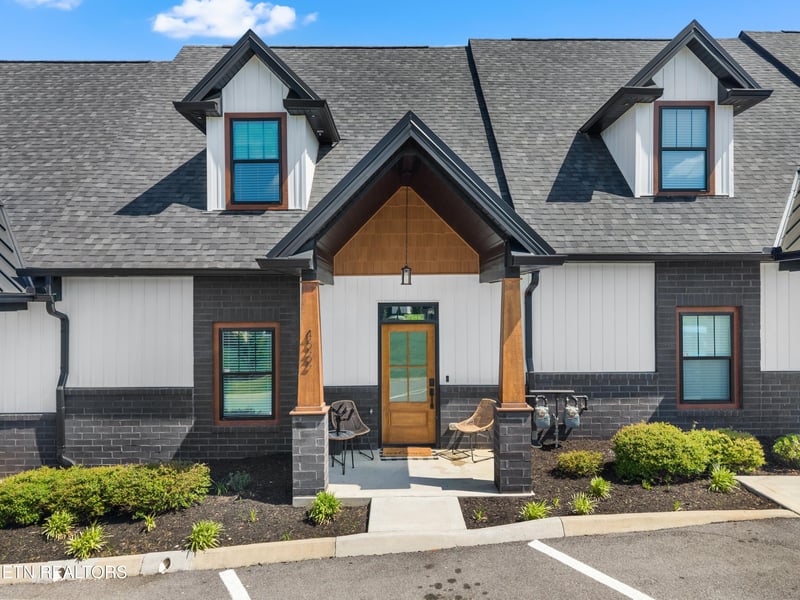 422 Fleeta Williams Way, Pigeon Forge, TN 37862