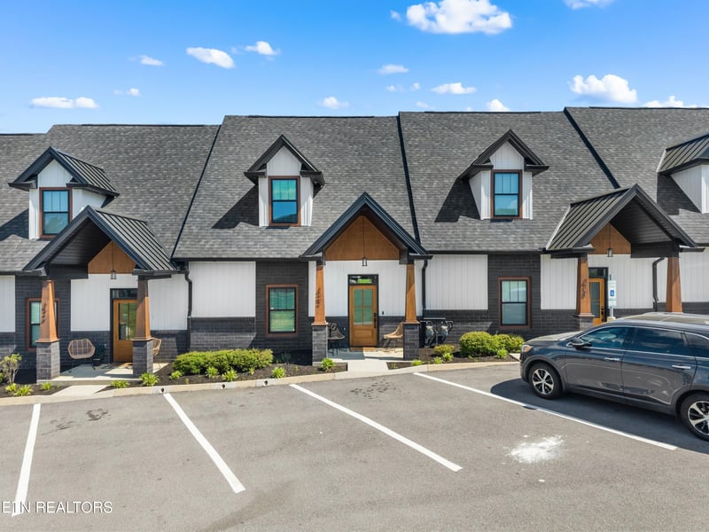 422 Fleeta Williams Way, Pigeon Forge, TN 37862