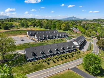 422 Fleeta Williams Way, Pigeon Forge, TN 37862
