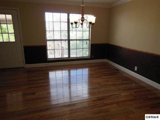 422 Mount Dr, Sevierville, TN 37876