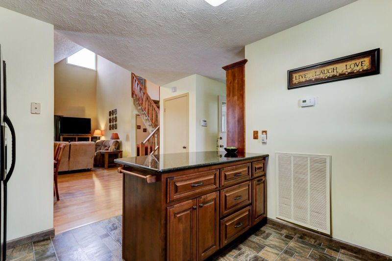 422 N Cunningham Rd, Seymour, TN 37865