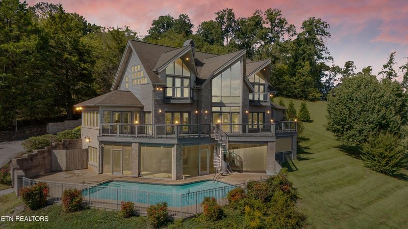 422 Summerhill Dr, Kodak, TN 37764