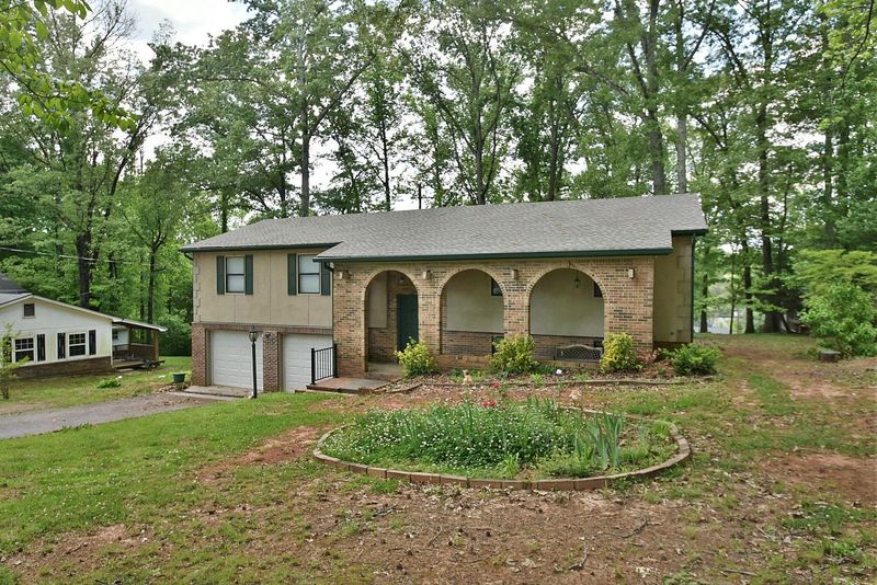 422 Warrior Ln, Harriman, TN 37748