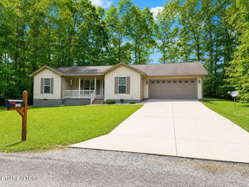 4220 Chica Rd, Crossville, TN 38572