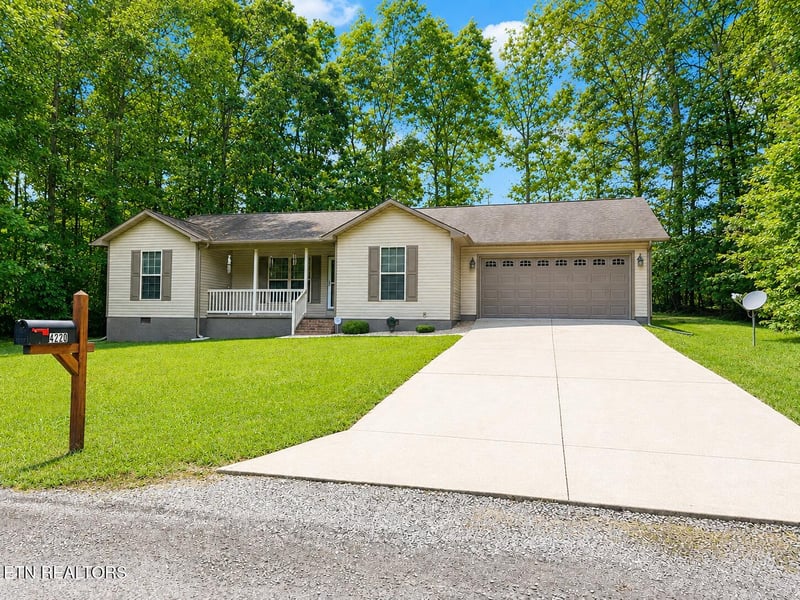 4220 Chica Rd, Crossville, TN 38572