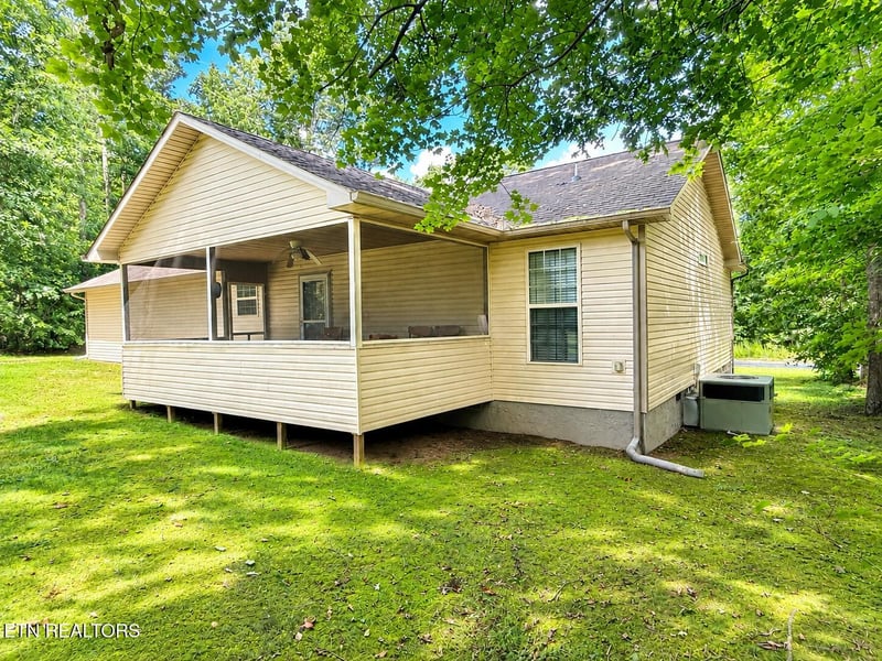4220 Chica Rd, Crossville, TN 38572