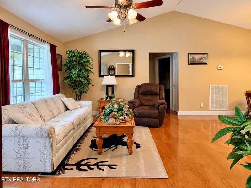 4220 Chica Rd, Crossville, TN 38572