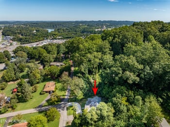 4220 Reed Rd, Louisville, TN 37777