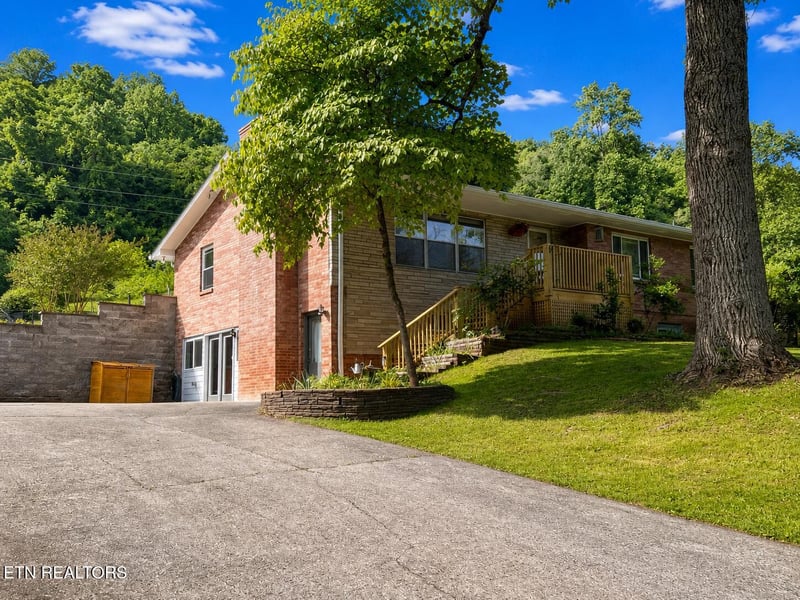 4220 Spar Dr, Knoxville, TN 37918