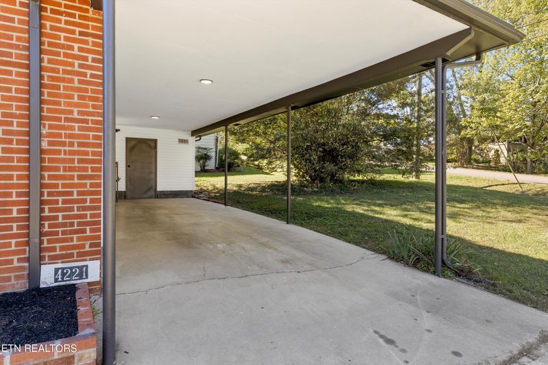 4221 Plummer Dr, Knoxville, TN 37918