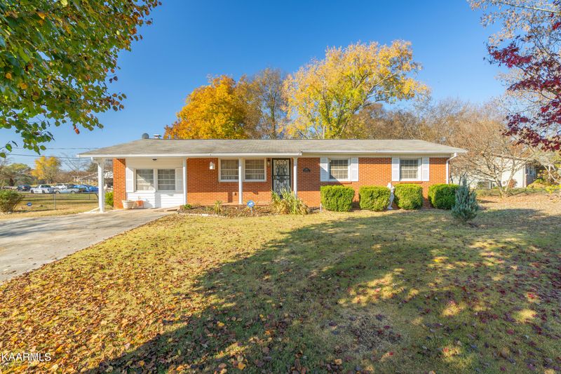 4221 Walpine Ln, Knoxville, TN 37921