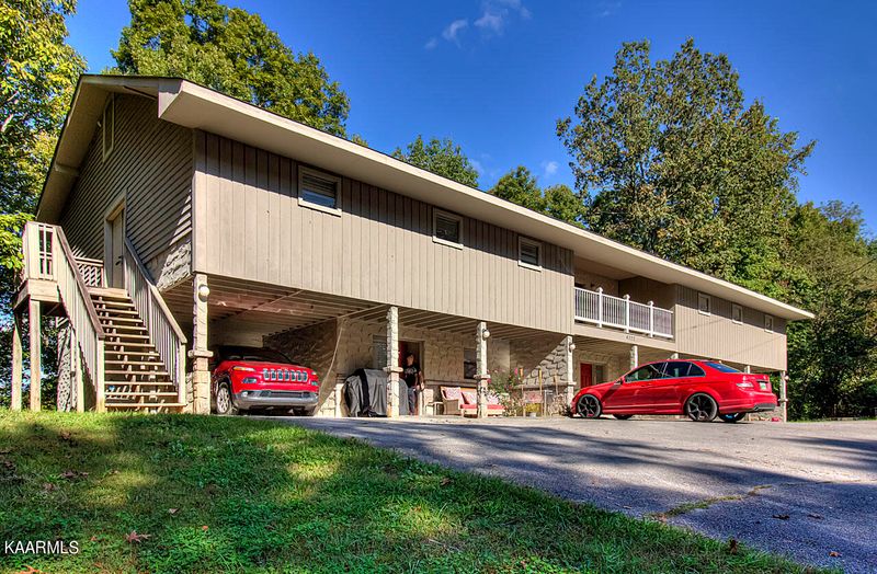 4222 Dollys Dr, Sevierville, TN 37876