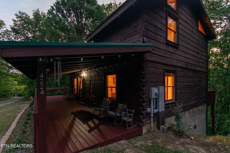 4224 Chamberlain Ln, Sevierville, TN 37862