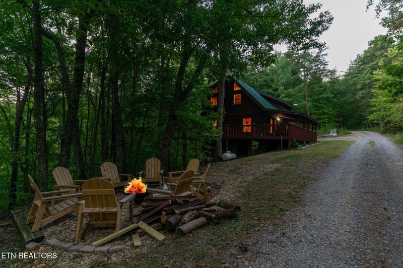 4224 Chamberlain Ln, Sevierville, TN 37862
